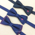 La coutume OEM 100% soie Jacquard broderie simple Donuts Bow Ties Men